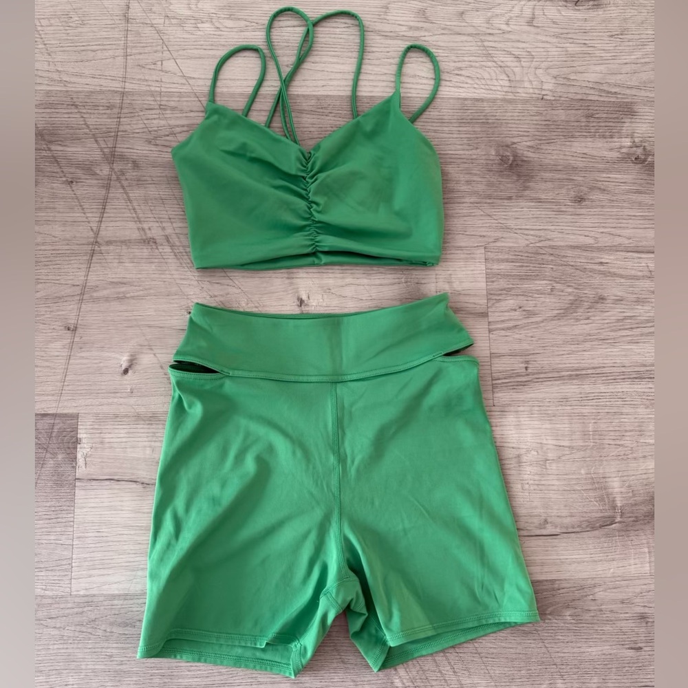 Camila Coelho workout set